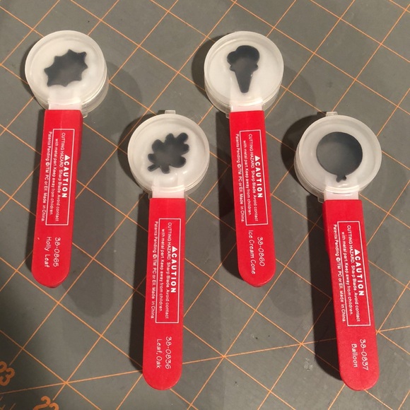 Sizzix PaddlePunch Positionable Hand Punch Dies - Picture 2 of 15